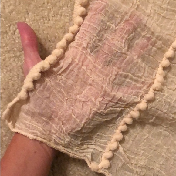 Beautiful semi-sheer Bohemian scarf - Picture 4 of 6